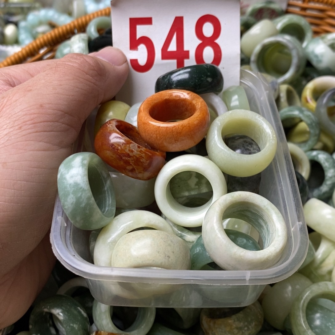 蛇纹石玉挂坠未镶嵌