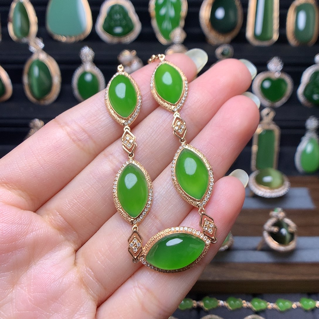 和田玉首饰18K金镶嵌