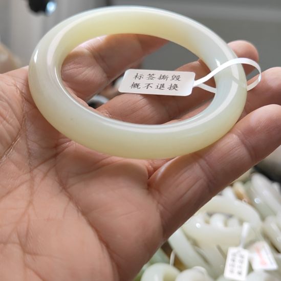 喜***玉和田玉未镶嵌手镯