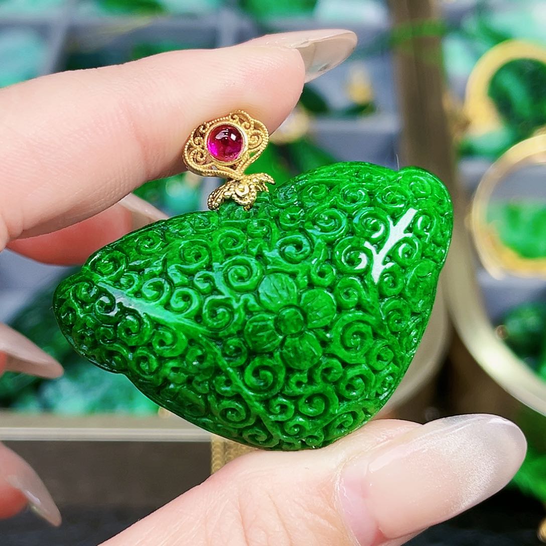 翡翠颈饰银S925镶嵌吊坠