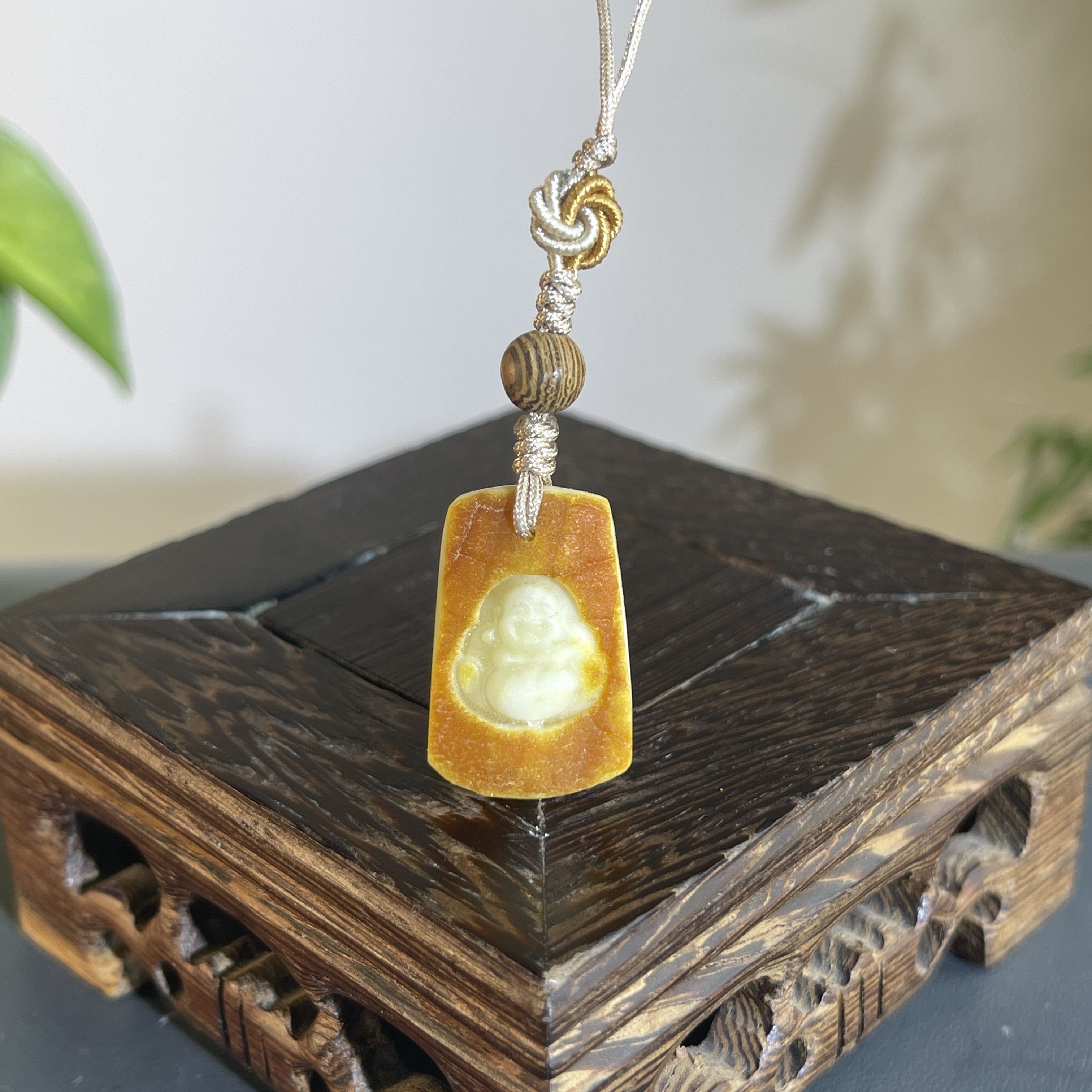 JTB12-02  琥珀-佛公手机挂