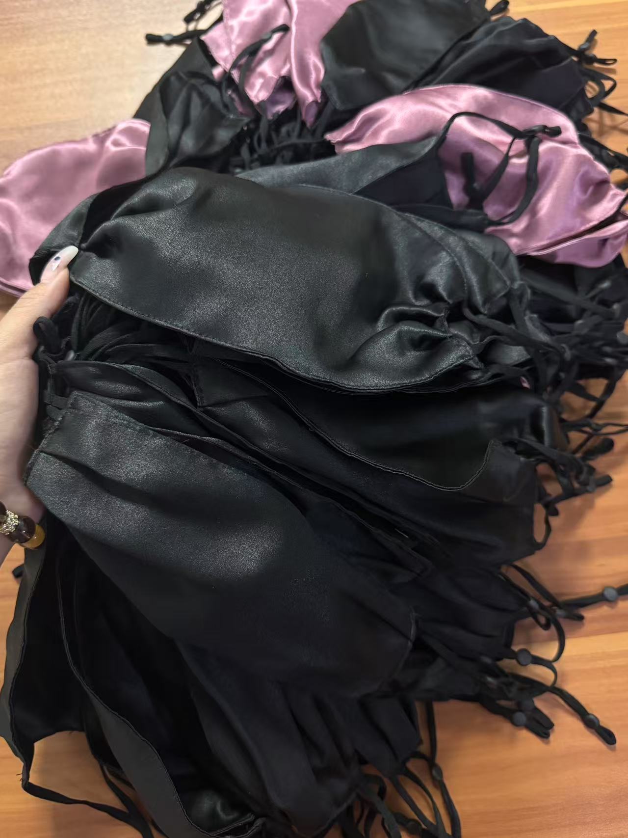  拍一发二！100桑蚕丝黑油皮口罩 