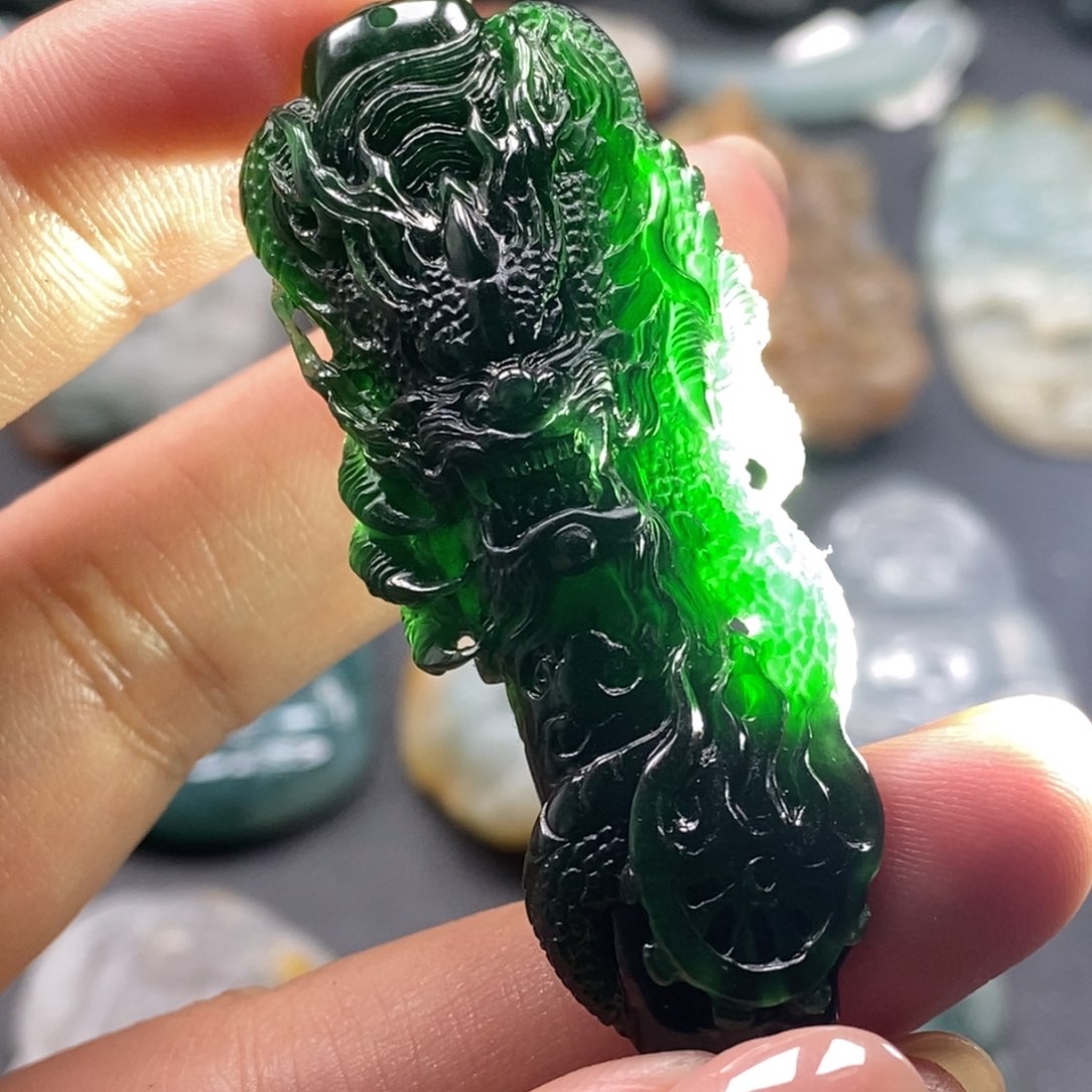 定制翡翠未镶嵌T龙柱