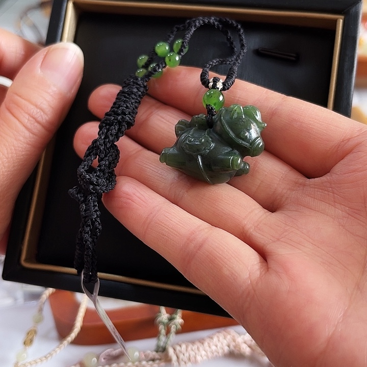 小***x和田玉未镶嵌颈饰