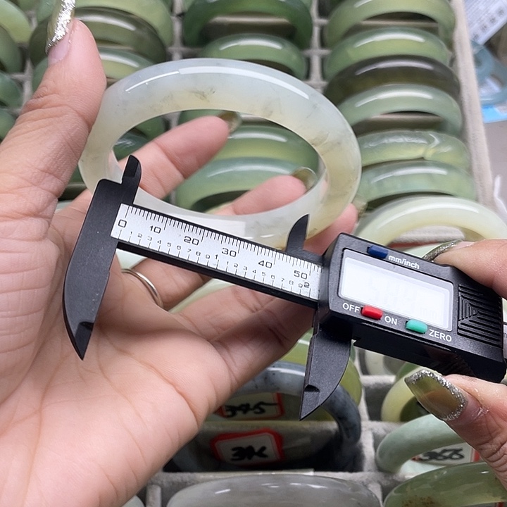 蛇纹石玉未镶嵌手镯328