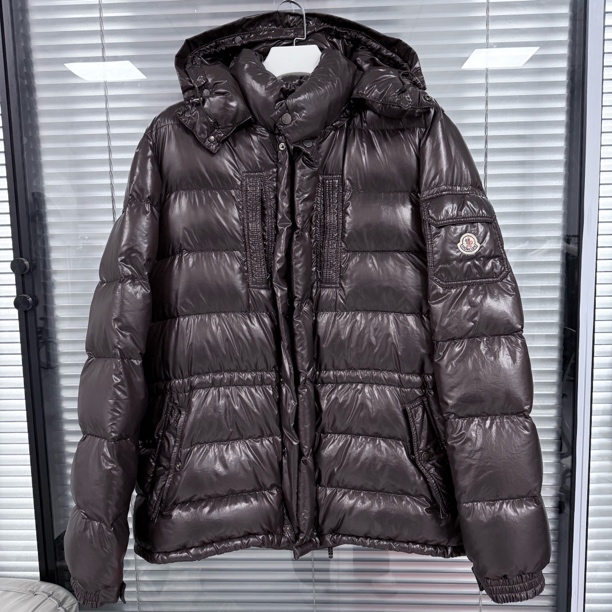 99新 MONCLER /7码/棕色羽绒服