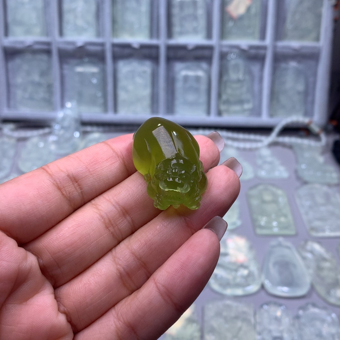 蛇纹石玉颈饰未镶嵌