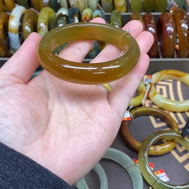 未镶嵌蛇纹石玉手镯