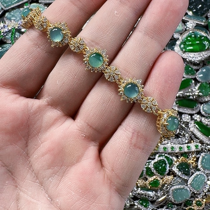 翡翠颈饰未镶嵌天然A货翡翠放漏