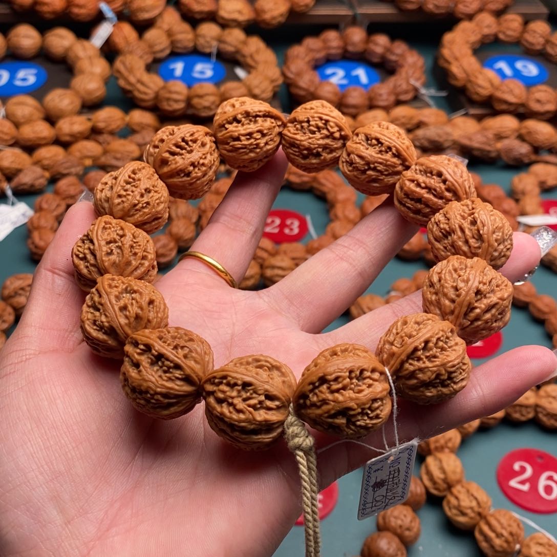 文玩核桃手串珊瑚纹八棱