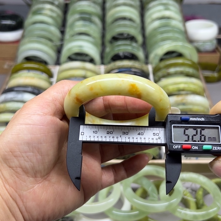 蛇纹石玉未镶嵌手镯71