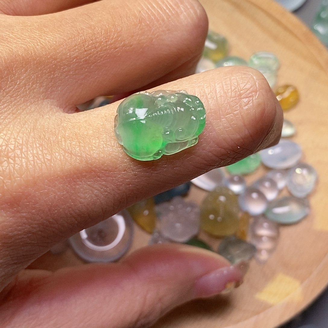 翡翠颈饰未镶嵌路****?翡翠