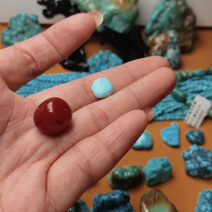 玛瑙/玉髓原矿未镶嵌小*鲨