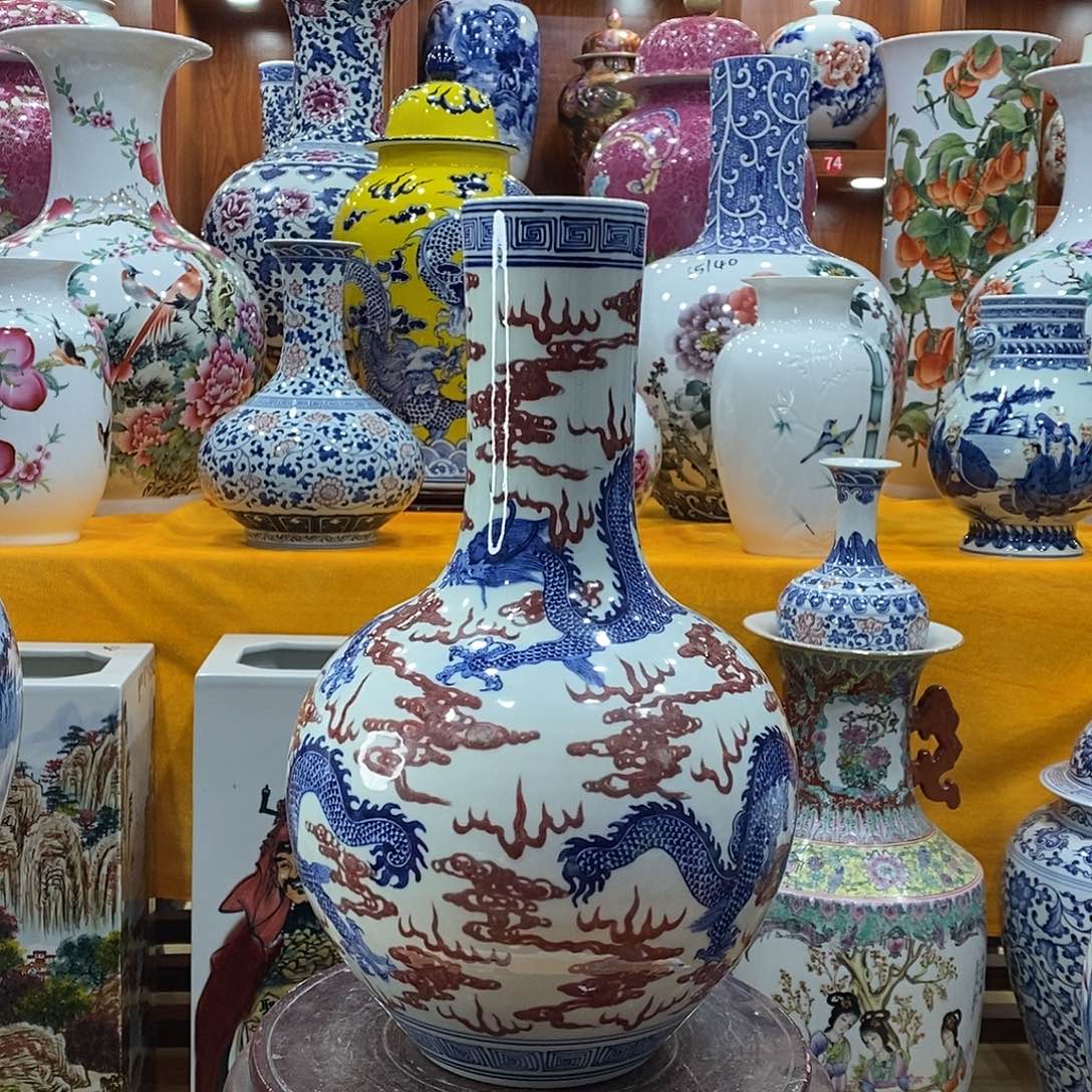 摆件经**者景德镇陶瓷天球瓶