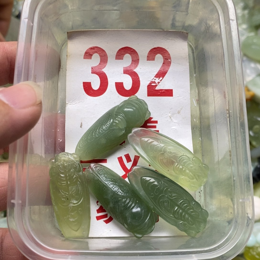 蛇纹石玉吊坠足银镀金镶嵌