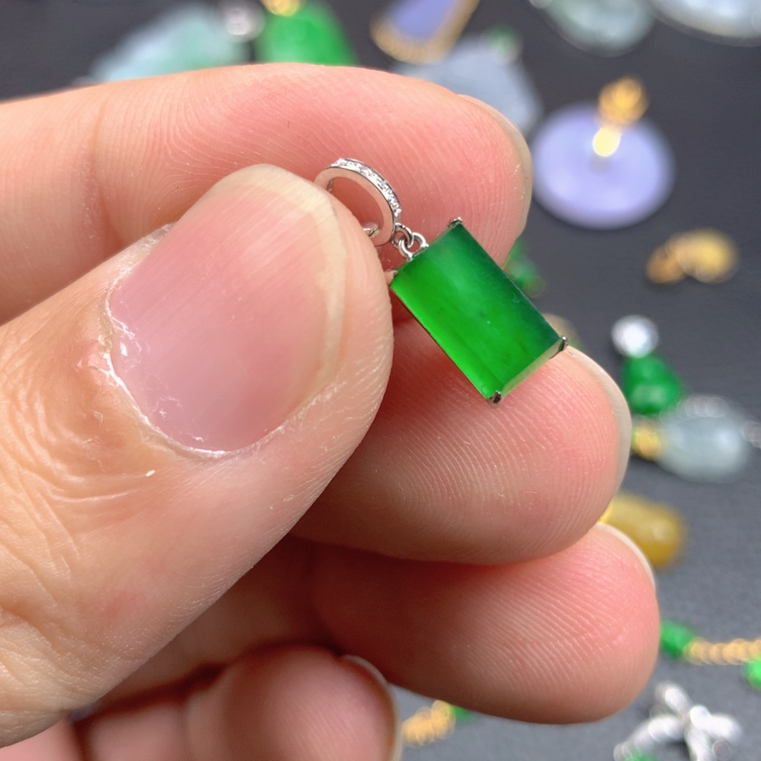 【闪购商品】翡翠18K金镶嵌颈饰翡翠