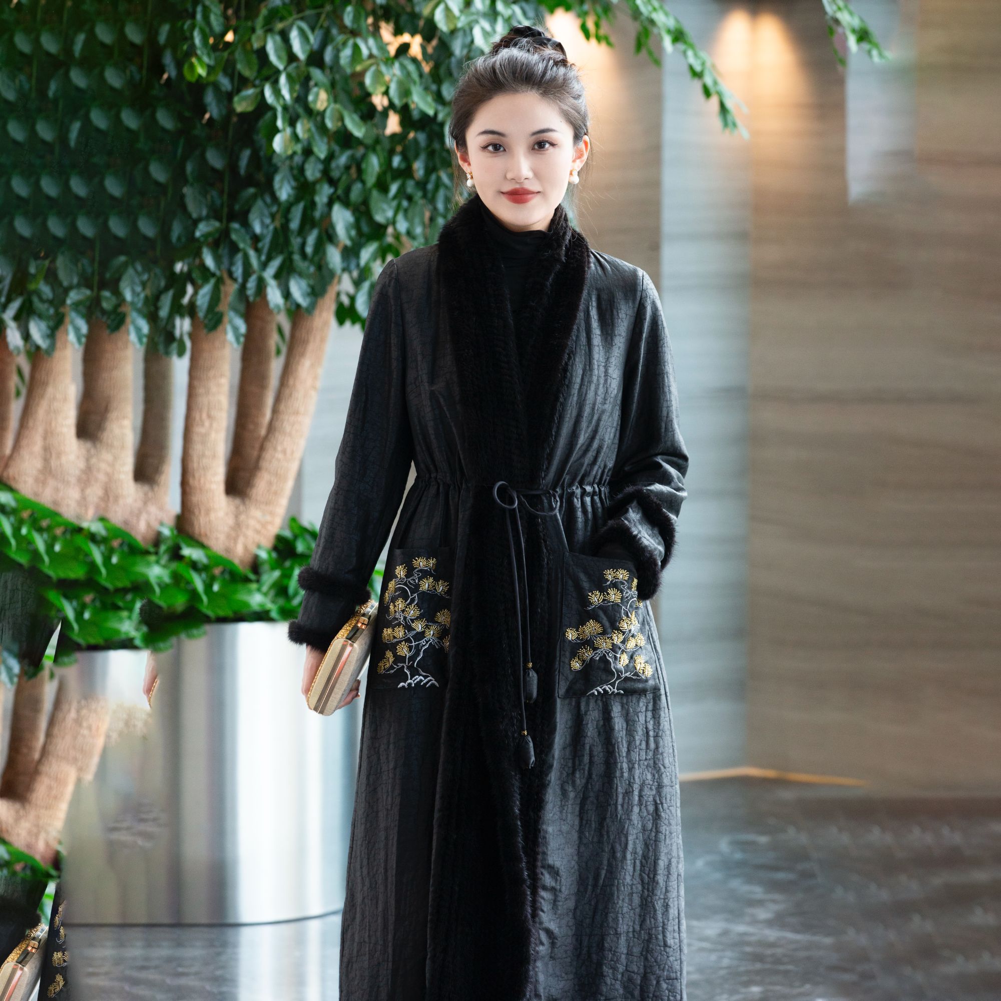FSSIA灵泽丨冬季新款香云纱国风重工刺绣拼水貂长款风衣棉服-0835