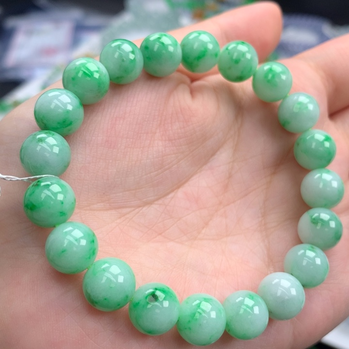 翡翠手镯未镶嵌翡翠