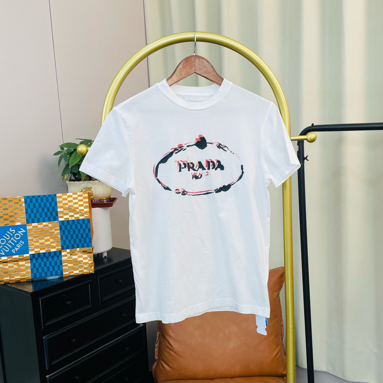 99新 Prada/普拉达 新款白色胸前大logo短袖 xs码 99新