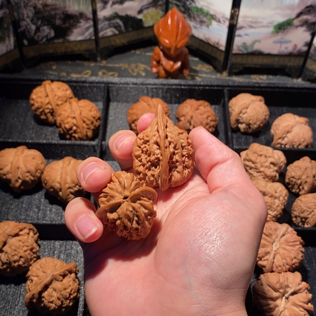 峰****大叶紫檀（黑酸枝木类）