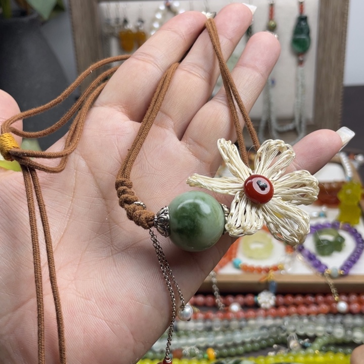 蛇纹石玉吊坠未镶嵌