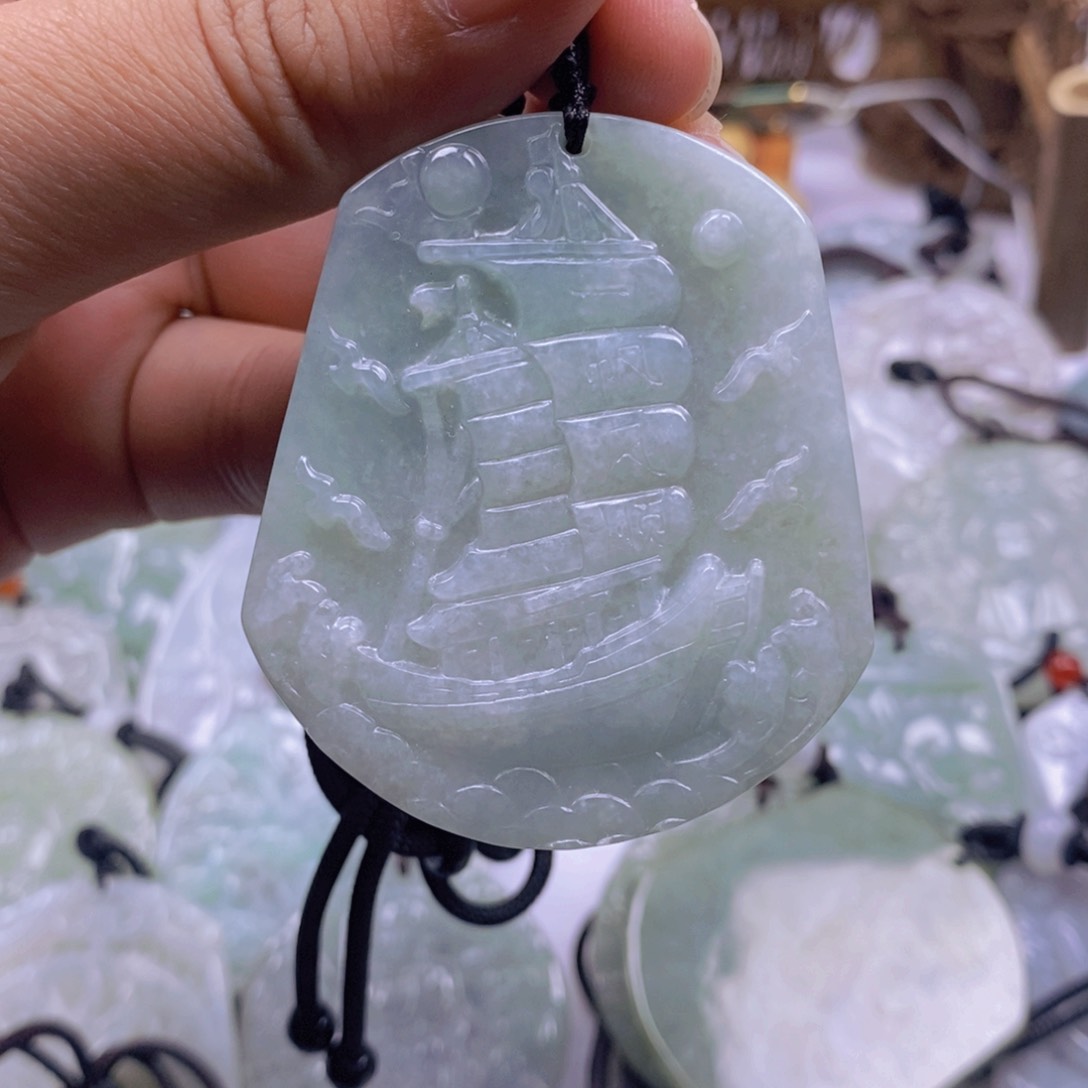 翡翠颈饰未镶嵌翡翠