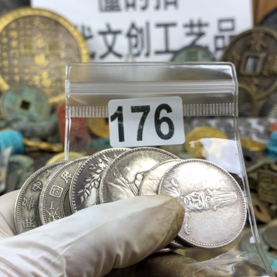 自***馆铜现代文创工艺品