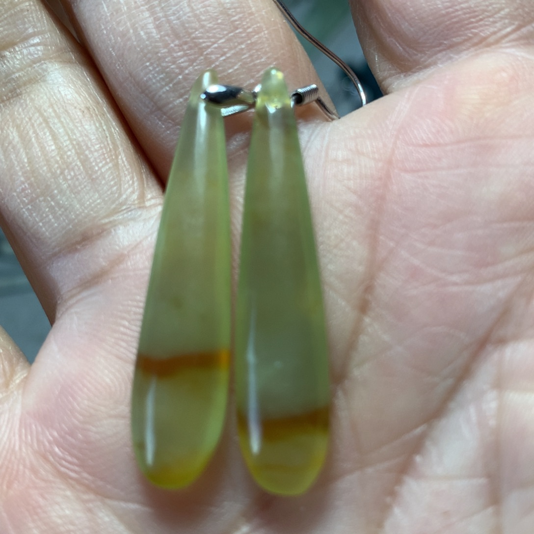 蛇纹石玉耳环未镶嵌