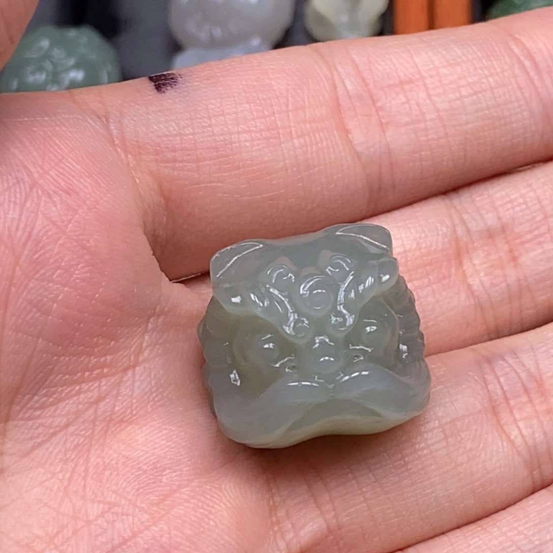 和田玉未镶嵌颈饰淡*