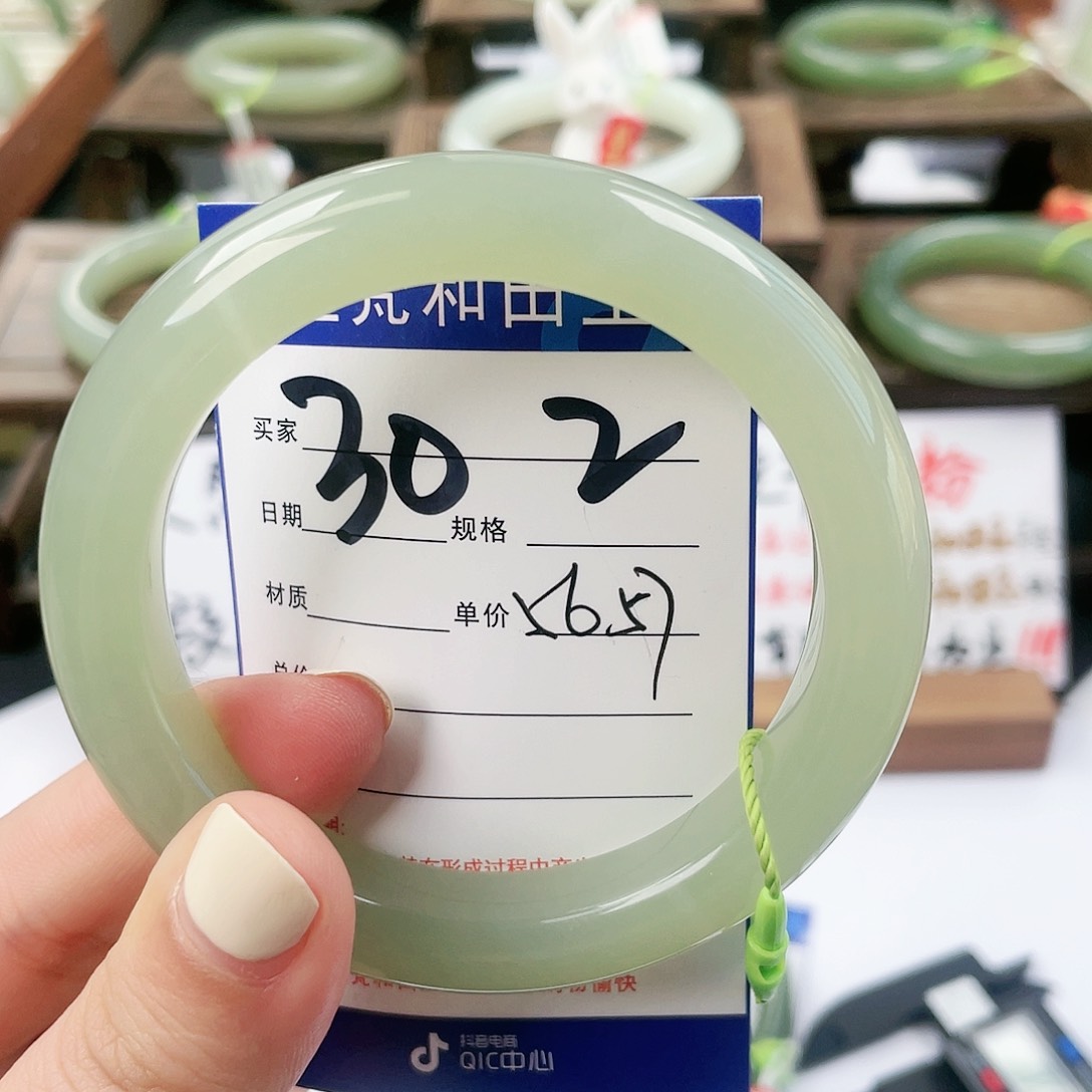 和田玉手镯未镶嵌