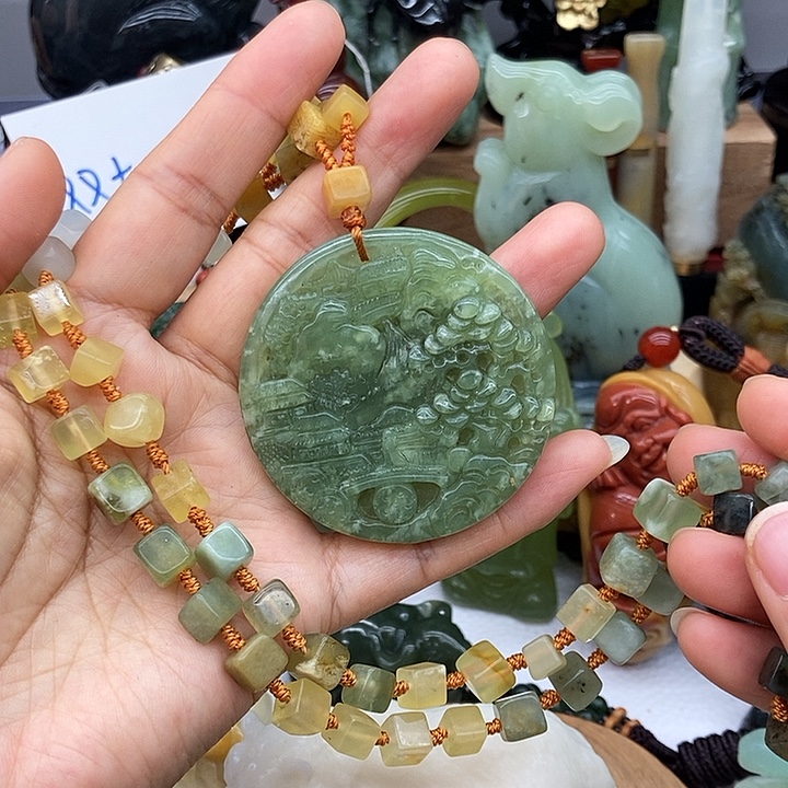 岫玉未镶嵌吊坠挂件