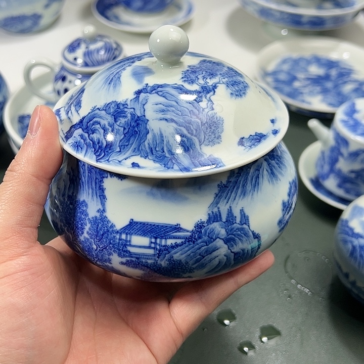 微瑕柴窑工笔山水将军罐