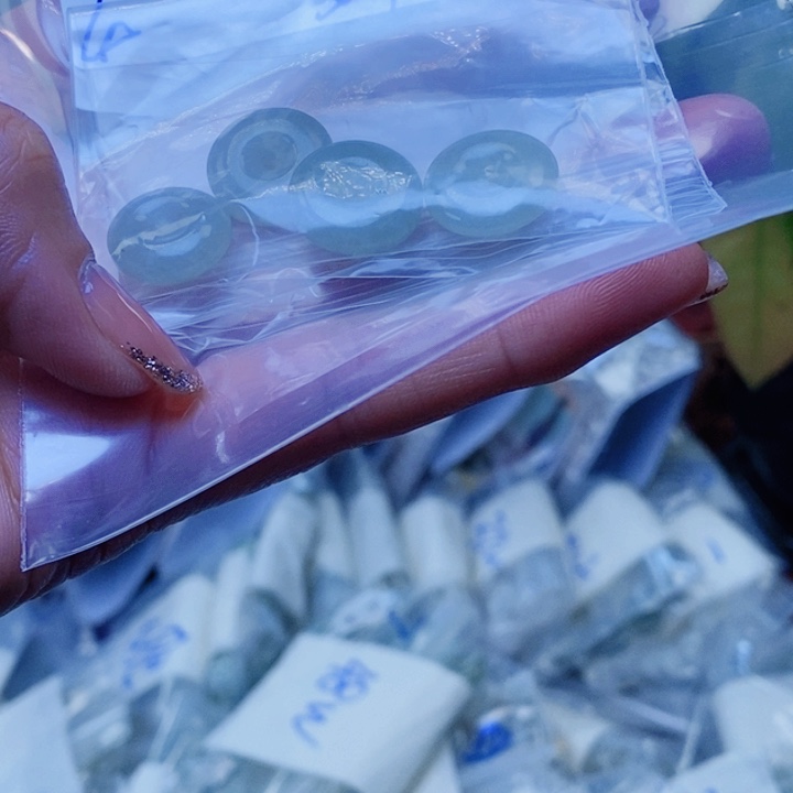 定制翡翠未镶嵌珠串