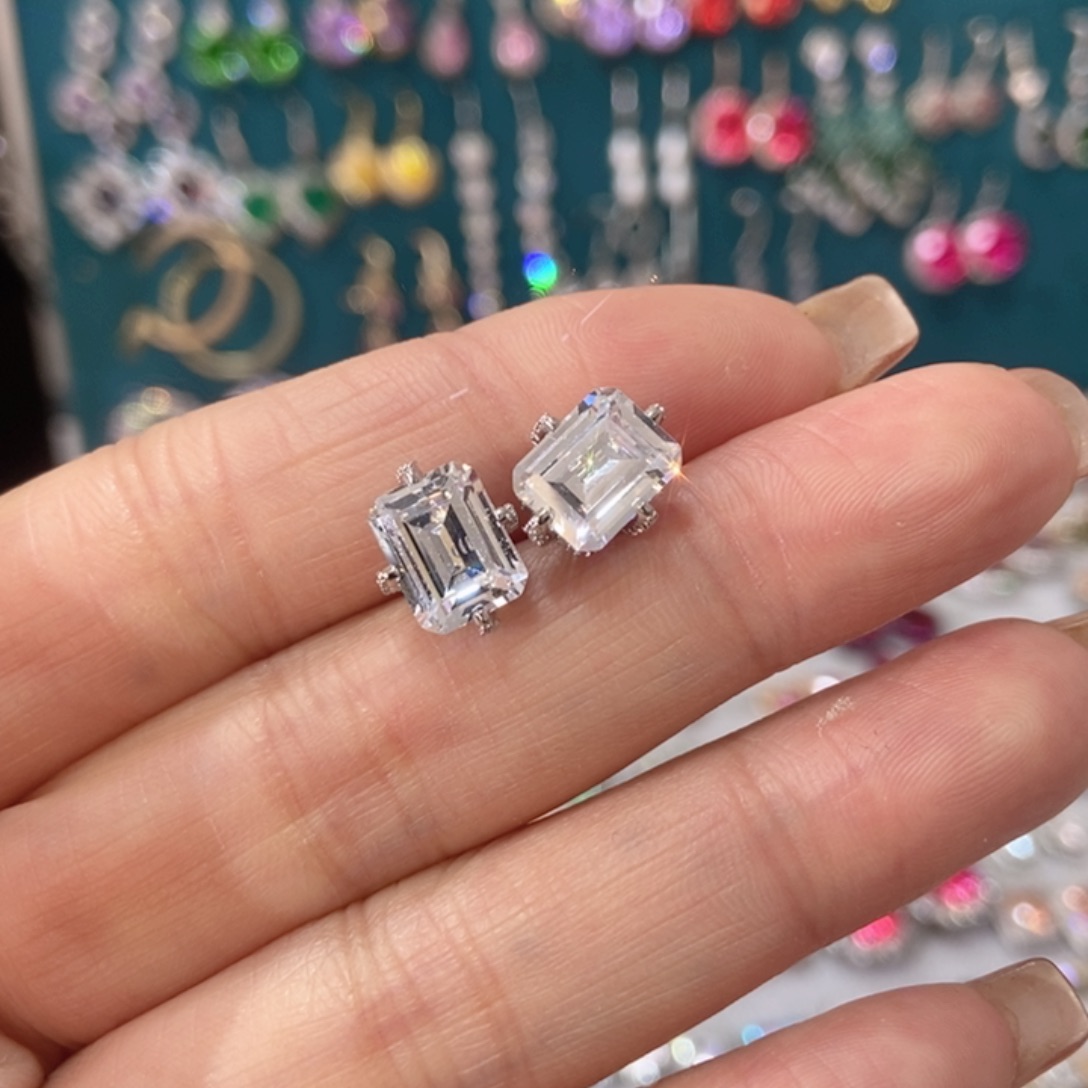 66锆石（处理）耳钉