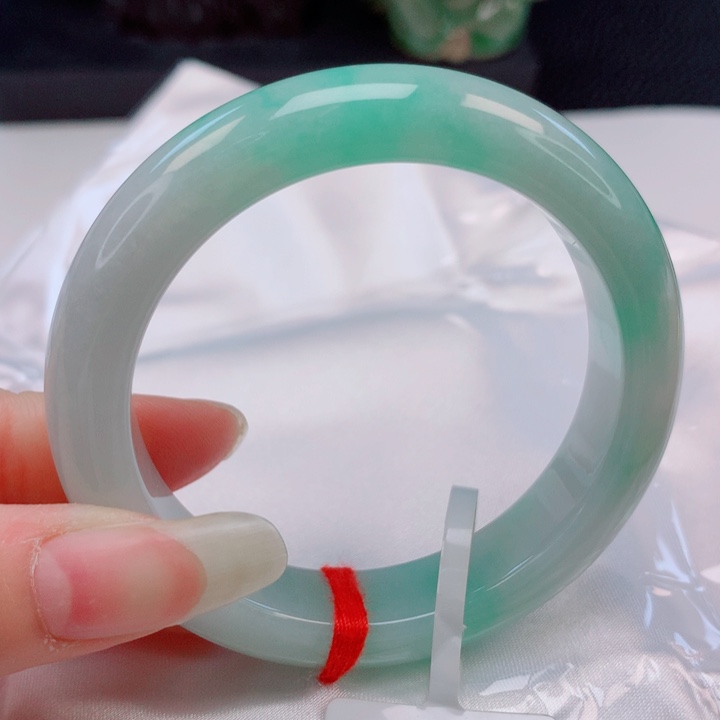 翡翠手镯未镶嵌51圈