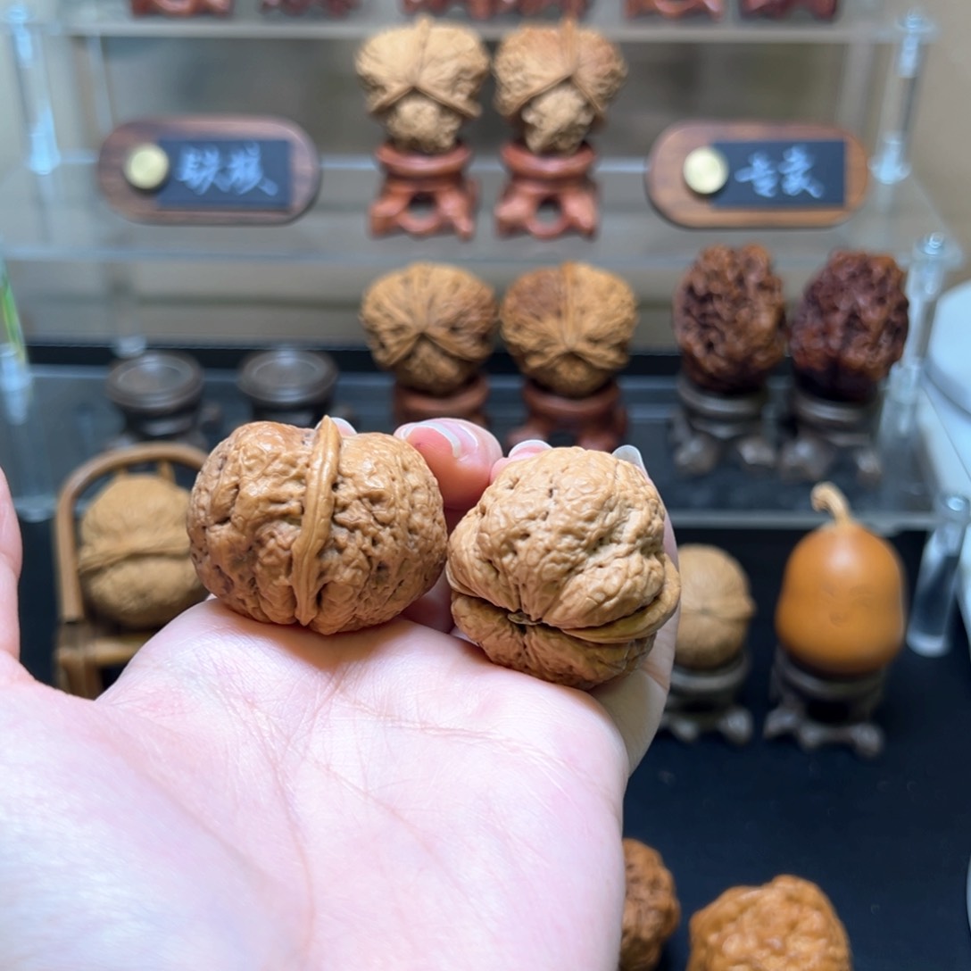 桃核吊坠10 元宝蟾。。