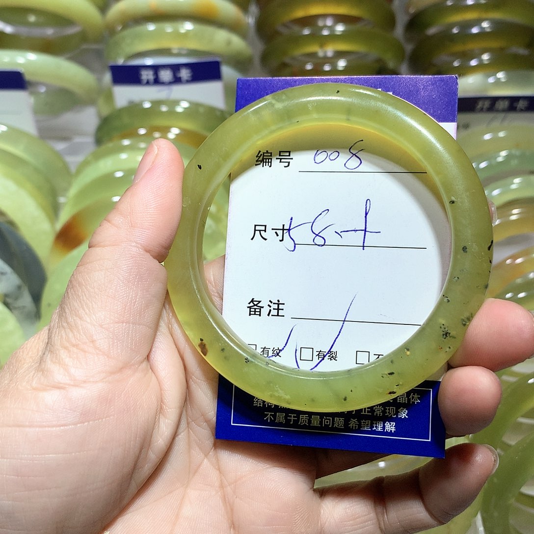 蛇纹石玉手镯未镶嵌