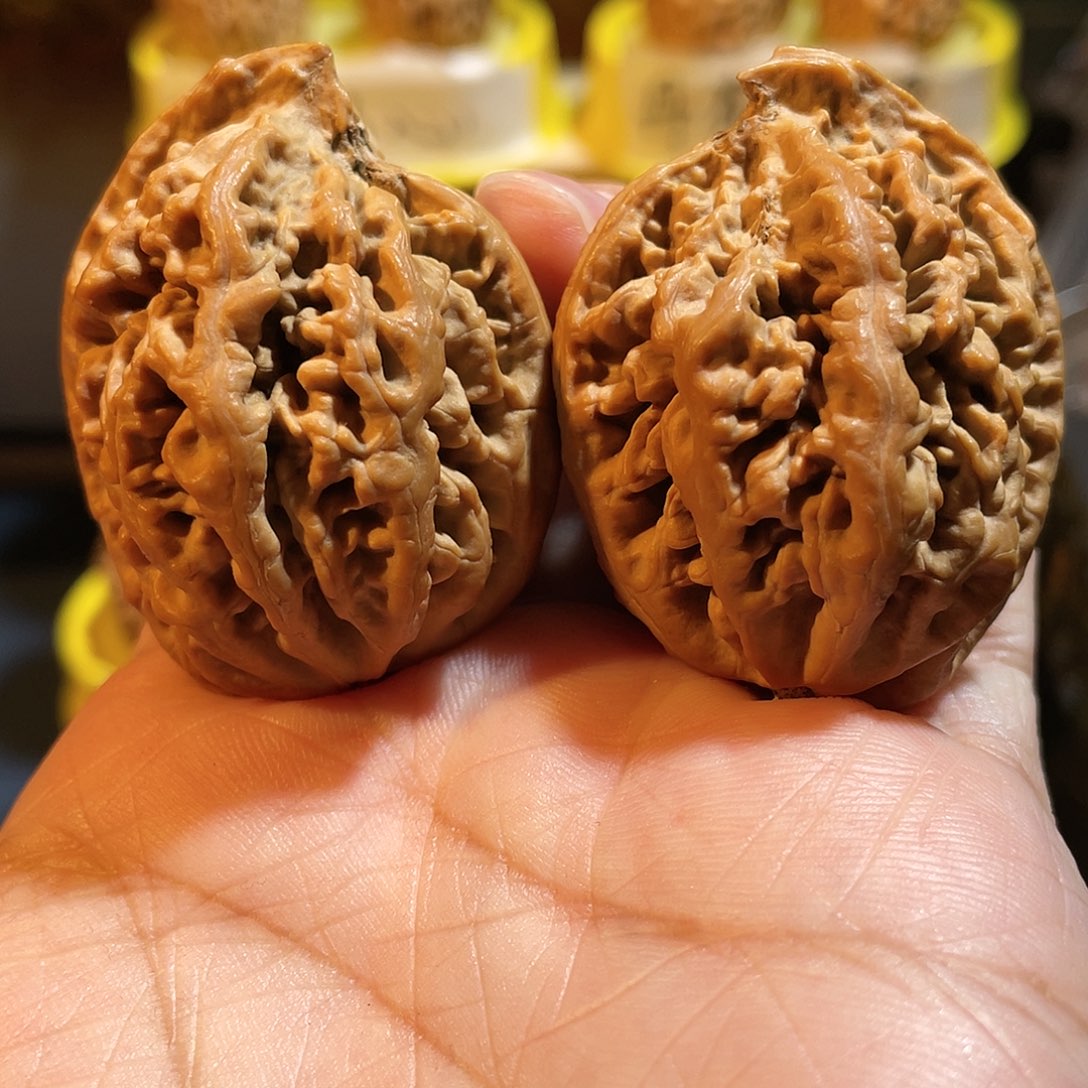 文玩核桃吊坠座山雕鹰嘴