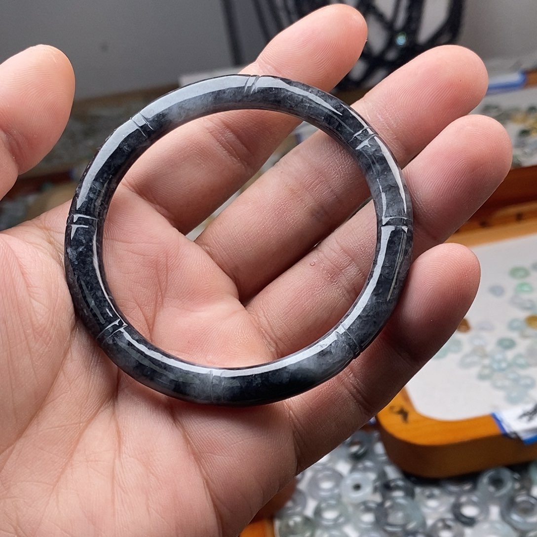 翡翠颈饰未镶嵌全镯