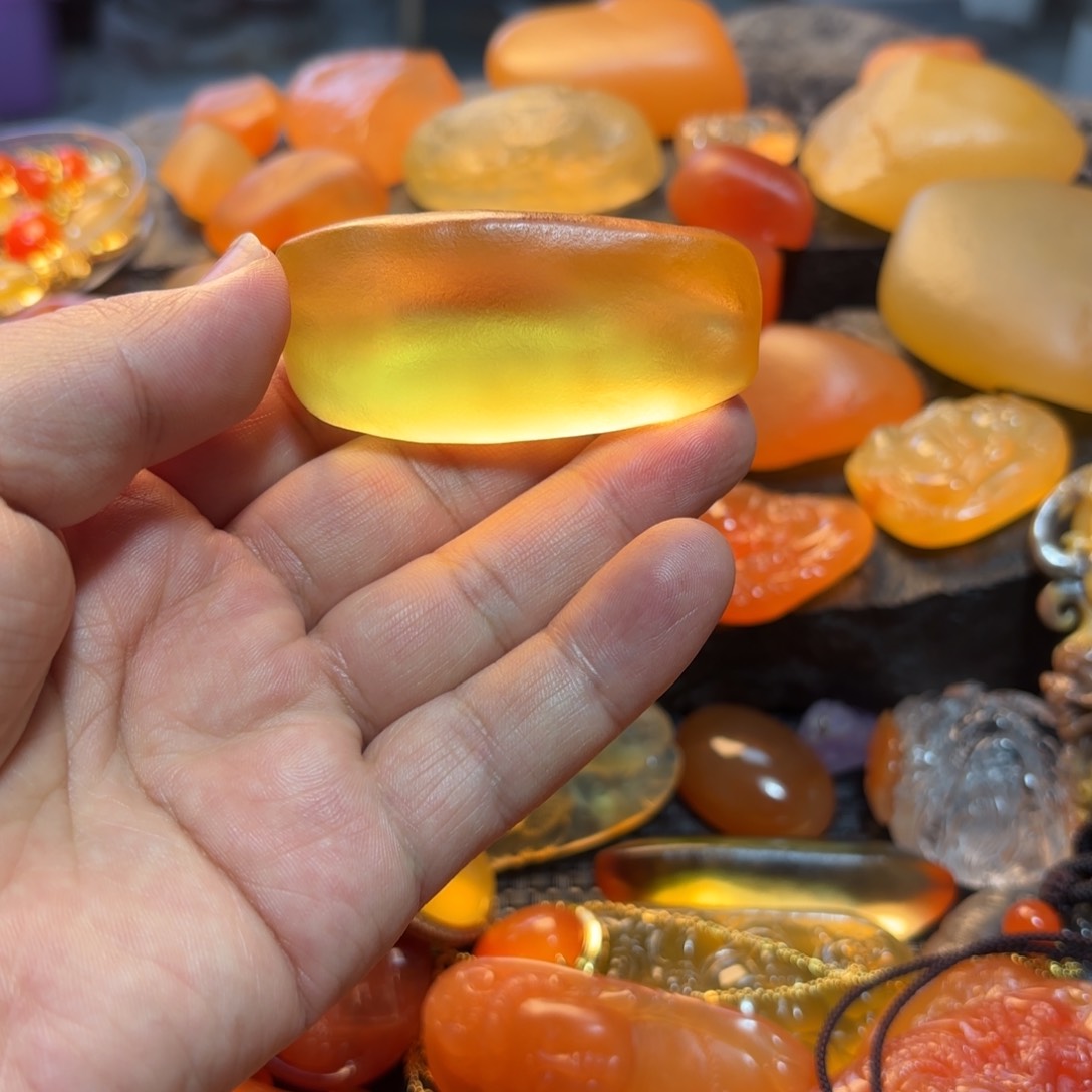 石英质玉裸石未镶嵌书*