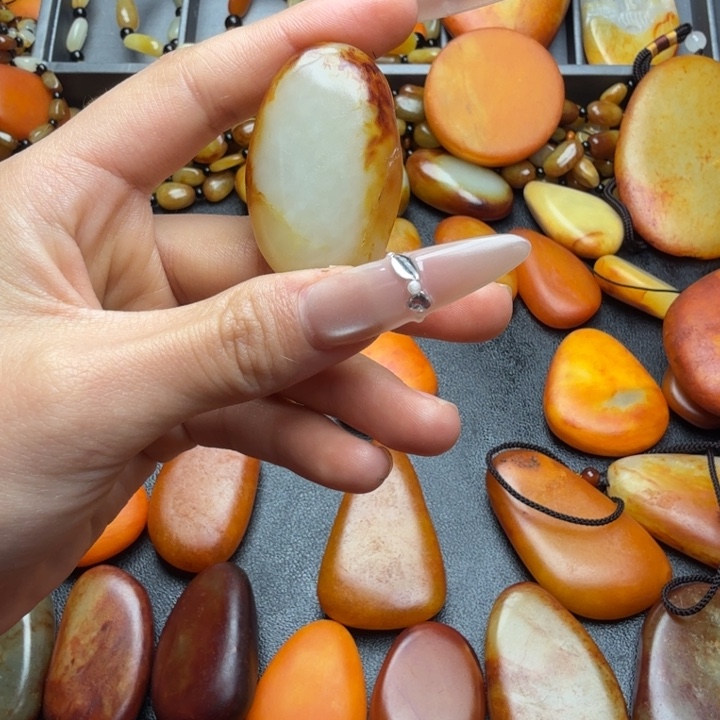 和田玉未镶嵌颈饰