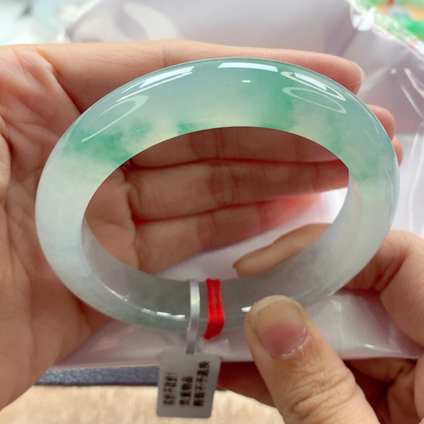 【闪购商品】翡翠手镯未镶嵌草****?宝藏毕业A