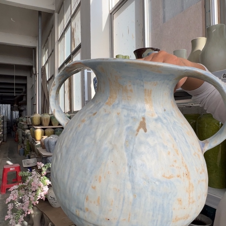 景德镇陶瓷花瓶工厂