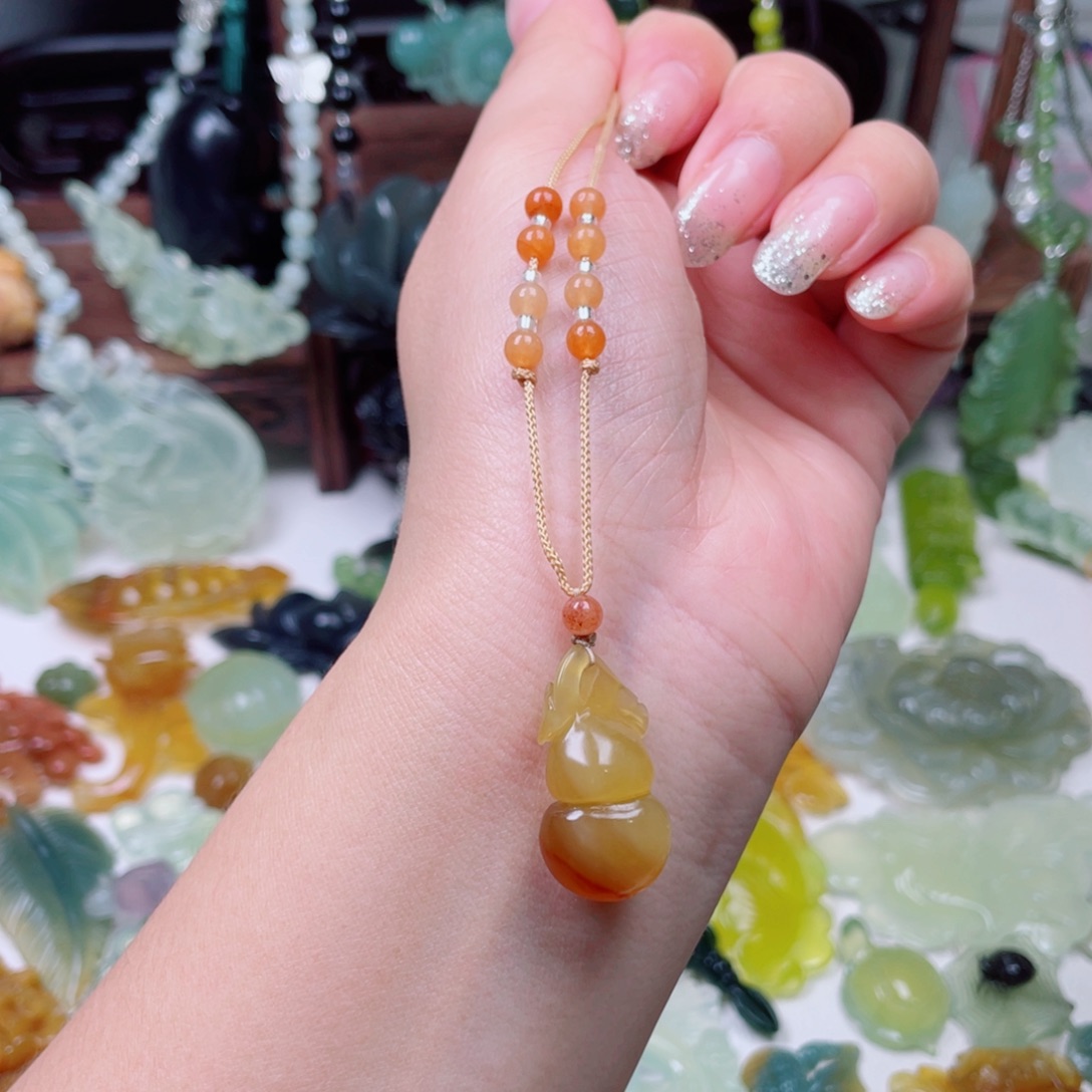 未镶嵌蛇纹石玉颈饰