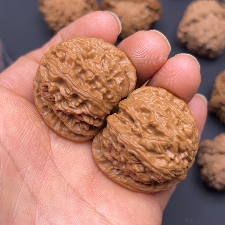 文玩核桃吊坠白狮子37