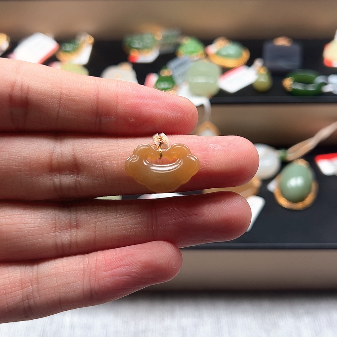 和田玉18K金镶嵌颈饰