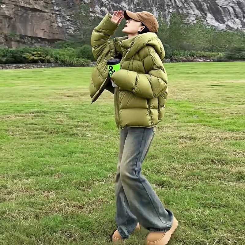 泡芙龟背绿色短款羽绒服女2025冬季新款90白鸭绒连帽面包服外套