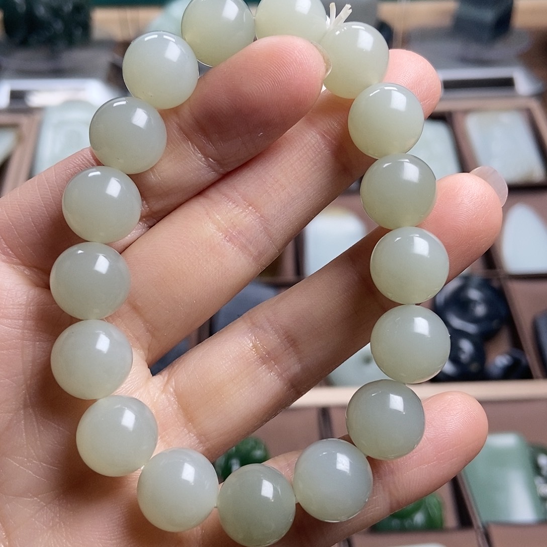 和田玉（糖玉）颈饰未镶嵌