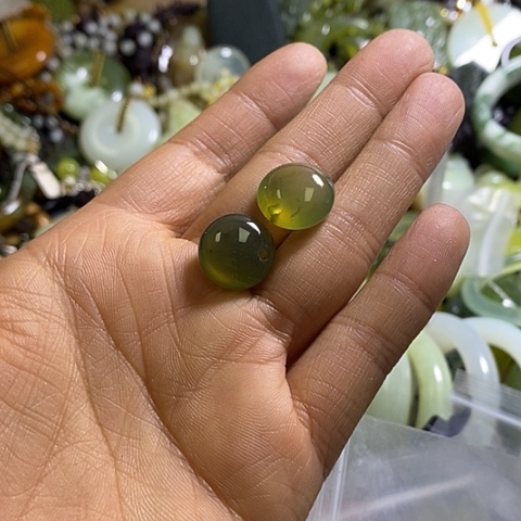 岫玉未镶嵌耳环一对