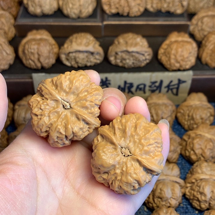 桃核吊坠?*色蛤蟆核桃